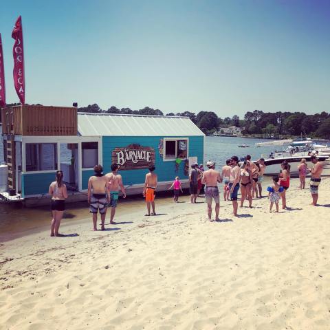 This Floating Restaurant In Virginia Has Summer Written All Over It