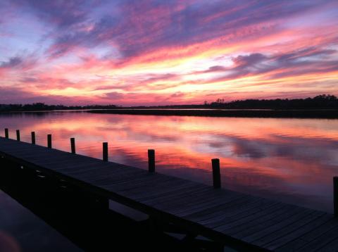 This Ridiculously Scenic Waterfront Restaurant In Mississippi Is Seafood Paradise