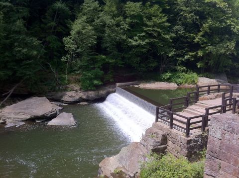 The Beautiful Bridge Hike Near Pittsburgh That Will Completely Mesmerize You