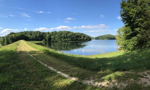 11 Lake Trails In Indiana That Are Perfect For A Relaxing Summer Afternoon