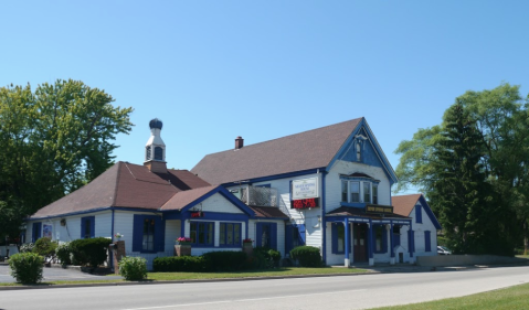 This Historic House In Milwaukee Has An Amazing Restaurant Inside And You'll Want To Visit