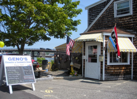 This New Hampshire Hidden Gem Serves The Best Chowder You've Ever Had