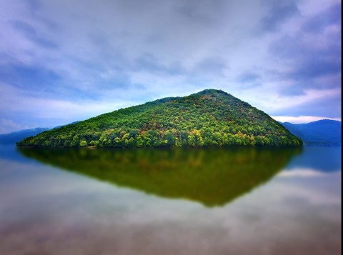 The Striking Blue Lake In West Virginia That Will Make Your Summer Magical