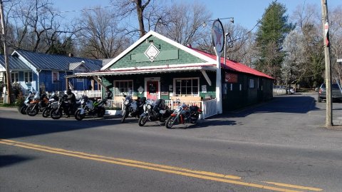 This Small-Town Virginia Pub Has Some Of The Best Food In The Mideast