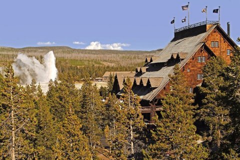 The World’s Largest Log Cabin Is Right Here In Wyoming And You’ll Want To Visit