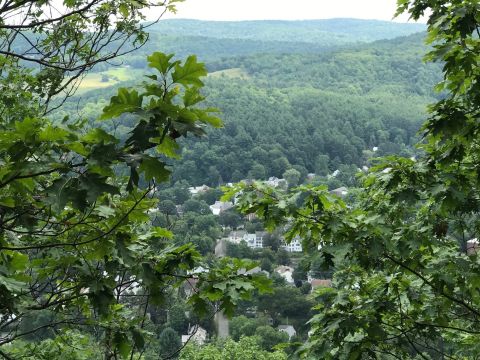 You'll Never Stop Exploring Along This One Easy Trail In Vermont