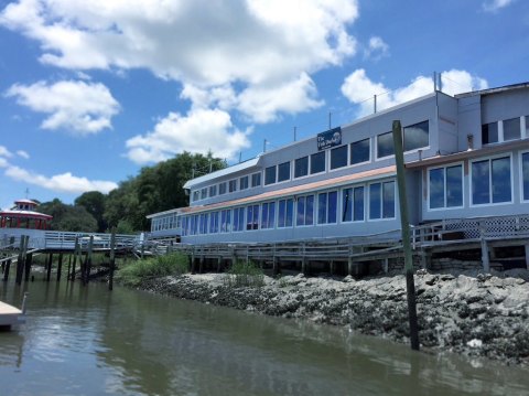 The Riverfront Seafood Restaurant In Georgia That Serves A One-Of-A-Kind Sea To Table Menu