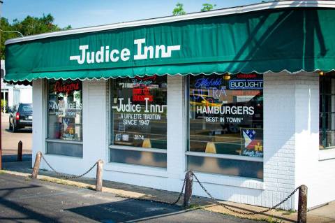 The Charming Little Restaurant In Louisiana Where You'll Feel Like One Of The Family