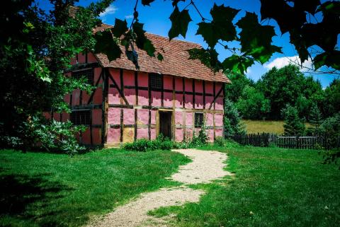 Travel Back In Time When You Visit This Hidden Historical Farm House In Virginia