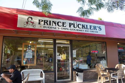 The Ice Cream Parlor In Oregon That's So Worth Waiting In Line For