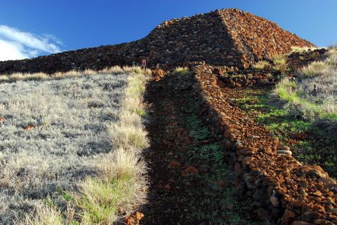 There's A Hike In Hawaii That Leads You Straight To An Abandoned Temple