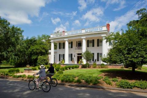 There’s A Themed Bed and Breakfast In The Middle Of Nowhere In Georgia You’ll Absolutely Love