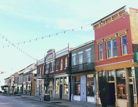 You'll Want To Visit This Riverfront Main Street Near Cincinnati Time And Time Again