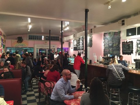 This Timeless Ice Cream Shop Near New Orleans Serves Enormous Portions You’ll Love