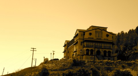 The History Behind This Remote Hotel In Arizona Is Both Eerie And Fascinating
