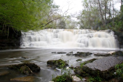 Your Kids Will Love This Easy 1-Mile Waterfall Hike Right Here In Tennessee