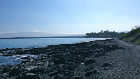 This Secluded Bay In Hawaii Might Just Be Your New Favorite Swimming Spot