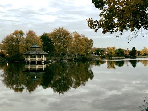 The Magical River Walk In Illinois That Will Transport You To Another World