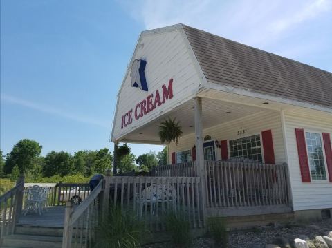 The Tiny Remote Ice Cream Stand In Indiana Locals Drive Miles For Every Summer