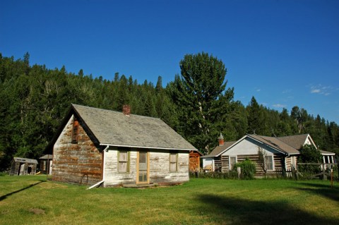 The Spooky Montana Hike That Will Lead You Somewhere Deserted