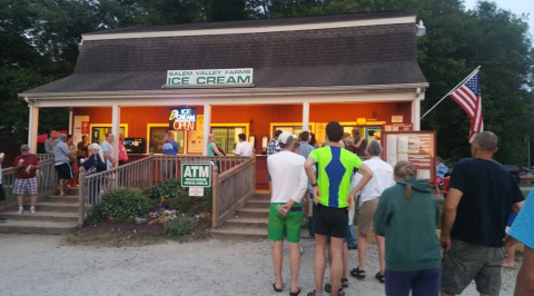 The Ice Cream Parlor In Connecticut That's So Worth Waiting In Line For