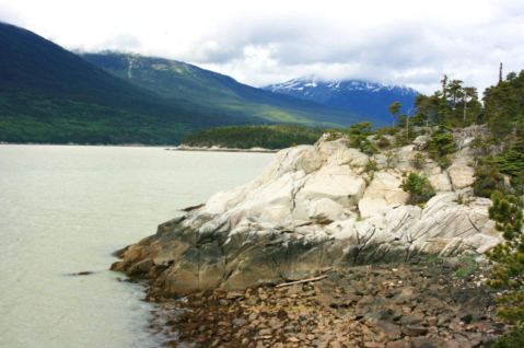 A Hike Along The Most Enchanting Seaside Trail In Alaska Is Heavenly