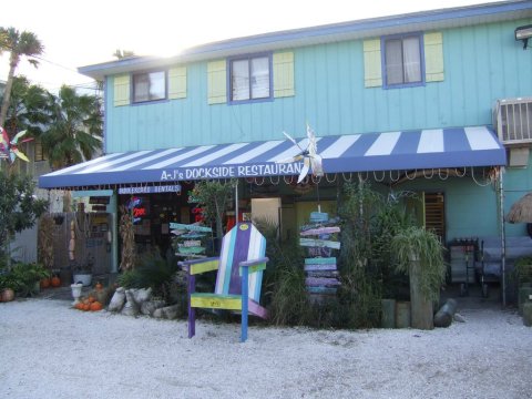 Watch Boats Come In At This Charming Dockside Restaurant In Georgia