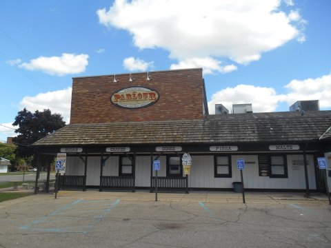 This Timeless Ice Cream Shop Near Detroit Serves Enormous Portions You’ll Love