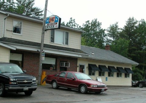 The Mom & Pop Restaurant In Maine That Serves The Most Mouthwatering Home Cooked Meals