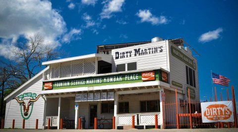 This Restaurant in Austin Has Been Serving Mouthwatering Hamburgers For Over 90 Years