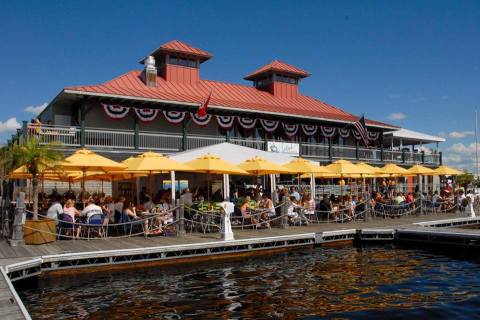 9 Lakeside Restaurants In Vermont You Simply Must Visit This Time Of Year