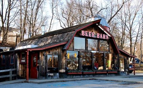 People Drive From All Over For The Roast Beef Sandwiches At This Charming Rhode Island Restaurant