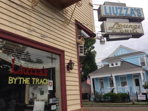 You’ve Got To Try The Unassuming Corner Restaurant In New Orleans That Serves Award Winning Po’Boys