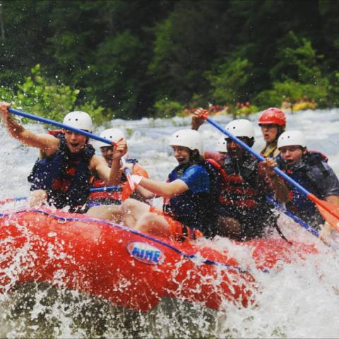 Don't Let Summer Slip Away Without Taking A Trip Down This Beautiful River In Tennessee