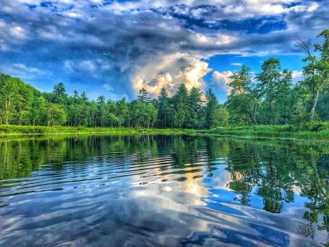 The Hike To This Gorgeous Massachusetts Pond Is Everything You Could Imagine