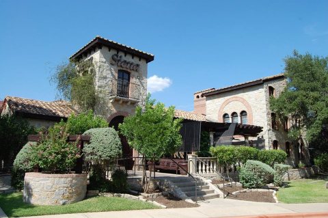 This Charming Farmhouse Serves The Most Delicious Italian Meals in Austin