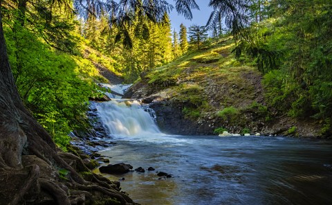 You’ll Want To Spend All Day At This Waterfall-Fed Pool In Idaho