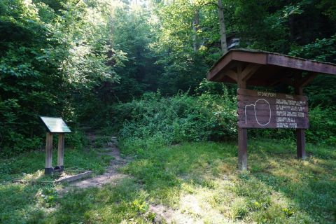 There's A Hike In Illinois That Leads You Straight To An Abandoned Prehistoric Fort