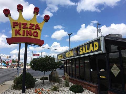 Hoosiers Have Loved This Irresistible Indiana Pizza Chain For More Than 60 Years