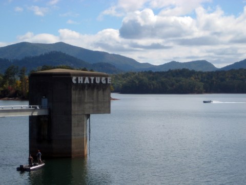 The Hidden Gem Lake In Georgia You Absolutely Need To Visit This Summer