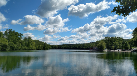 The Family-Friendly Lake In Cincinnati That You Must Visit This Summer