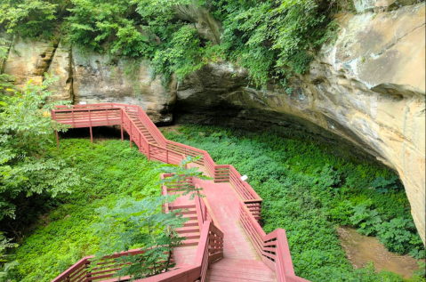 The Nebraska Hike That Leads To The Most Unforgettable Destination