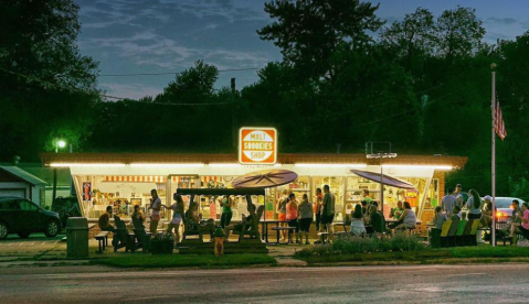 The Ice Cream Parlor In Iowa That's So Worth Waiting In Line For