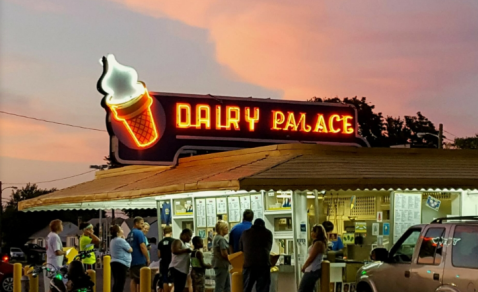 The Ice Cream Parlor In Delaware That's So Worth Waiting In Line For