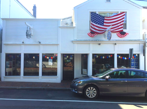 This Sugary-Sweet Ice Cream Shop In Massachusetts Serves Enormous Portions You’ll Love