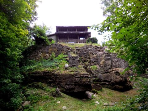 There's A Hike In Indiana That Leads You Straight To An Abandoned Pioneer Mill