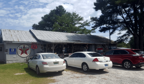 The Tiny Rustic Cafe In Alabama That Belongs On Everyone's Bucket List