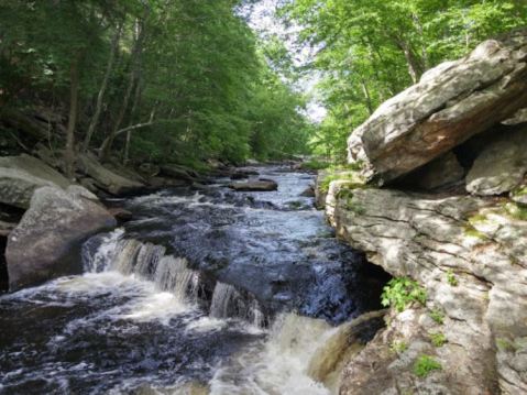 This Naturally Formed Pool In Connecticut Is Almost Too Beautiful To Be True