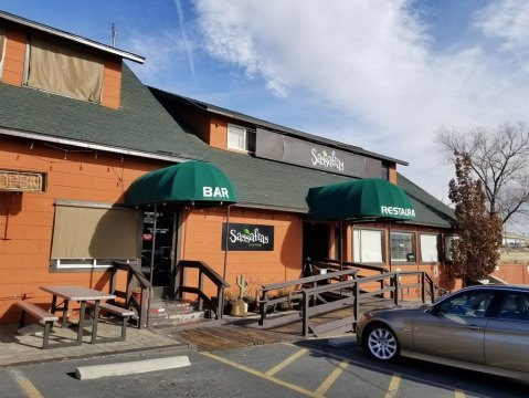 The Burgers At This Nevada Restaurant Are So Gigantic They Fall Off The Plate