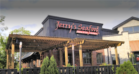 The Crab Cakes At This Maryland Restaurant Are So Gigantic They Nearly Fall Off The Plate